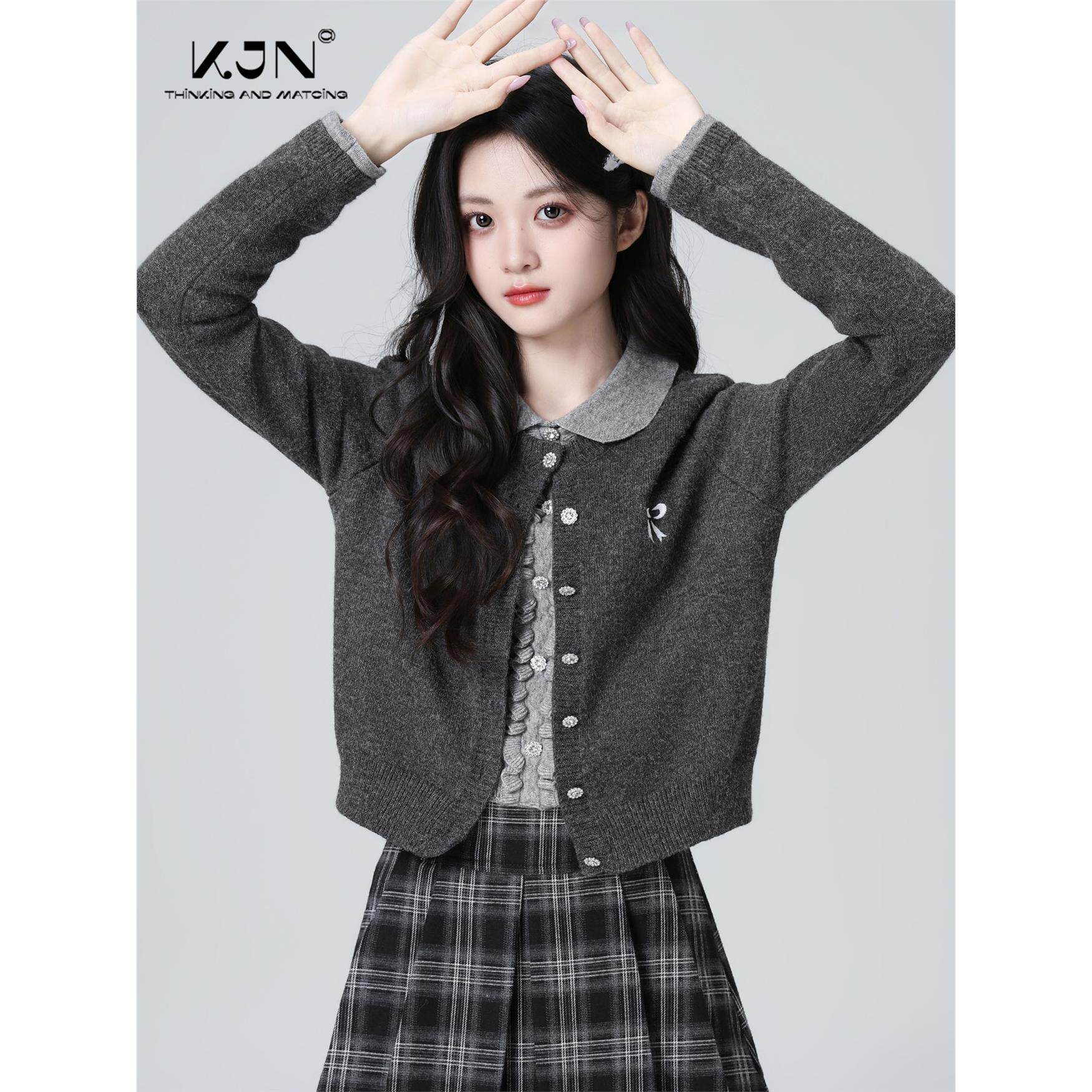 灰色polo领假两件针织开衫女春秋2025秋新款撞色翻领毛衣短款上衣