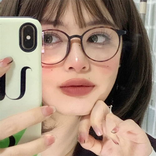 Матовые очки, изысканный стиль