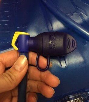 灰蓝水袋包建议配咬嘴阀防尘套。