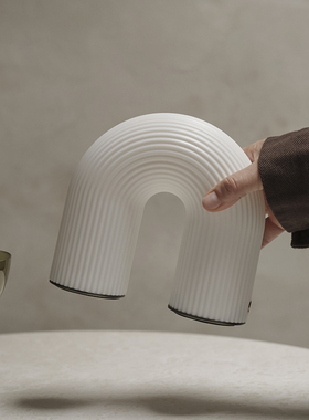 Ferm LIVING Vuelta白色拱门便携台灯圆柱雕塑摆件
