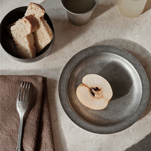 Ferm Living Tumbled不锈钢餐具碗盘杯子露营风户外果盘