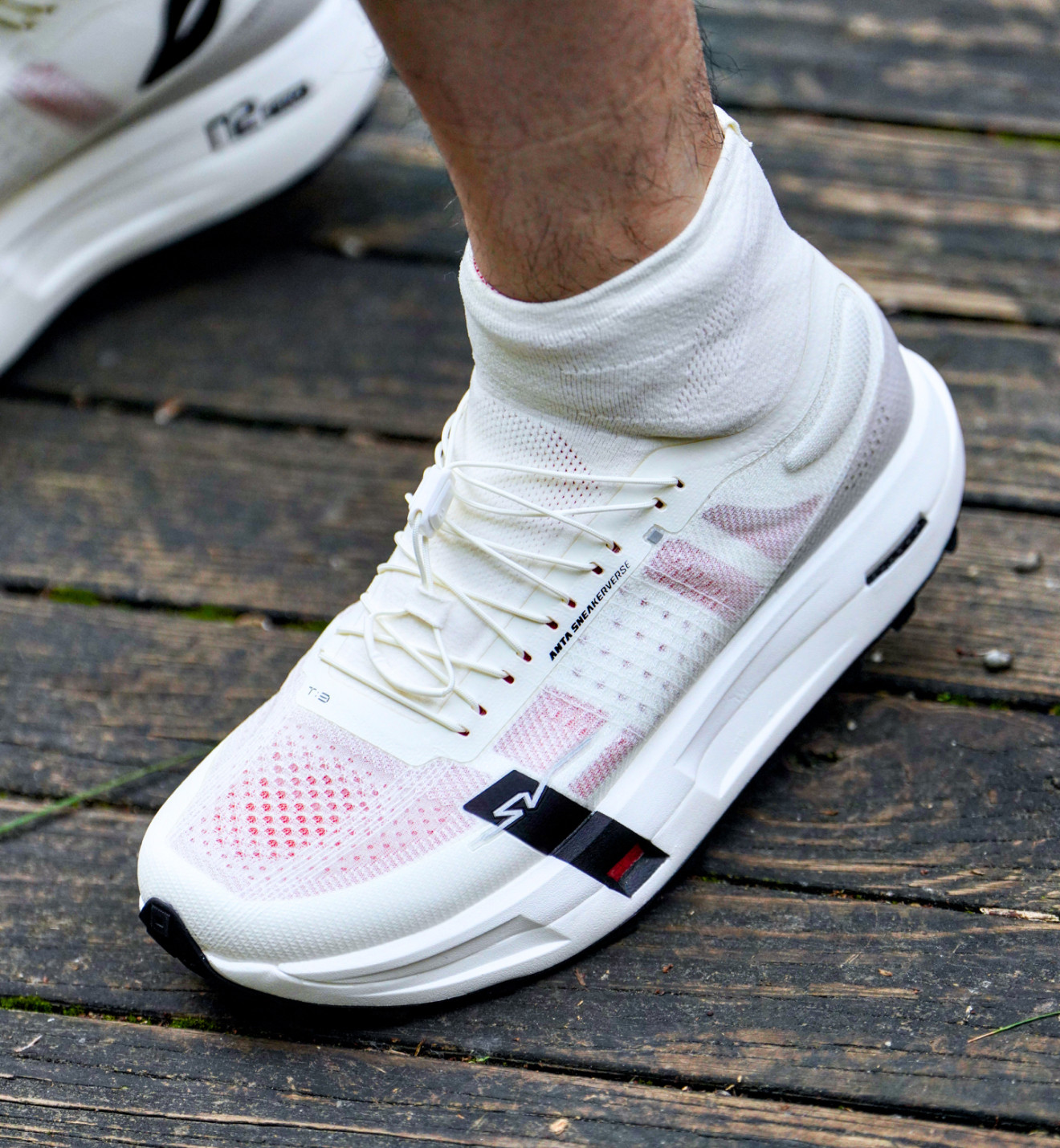 ANTA SNEAKERVERSE Eclosion Runner 1 安踏高帮跑鞋 男款 纸莎白