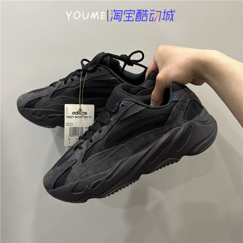 阿迪达斯男女跑鞋黑魂椰子700