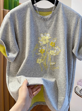 胖妹妹大码300斤灰黄色刺绣短袖上衣女夏季新款显瘦遮肚子半袖T恤