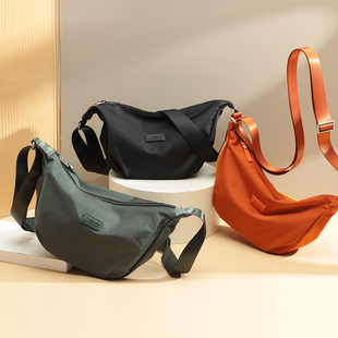 牛津布小斜挎包男女同款新款尼龙女包休闲单肩帆布饺子包帆布包春