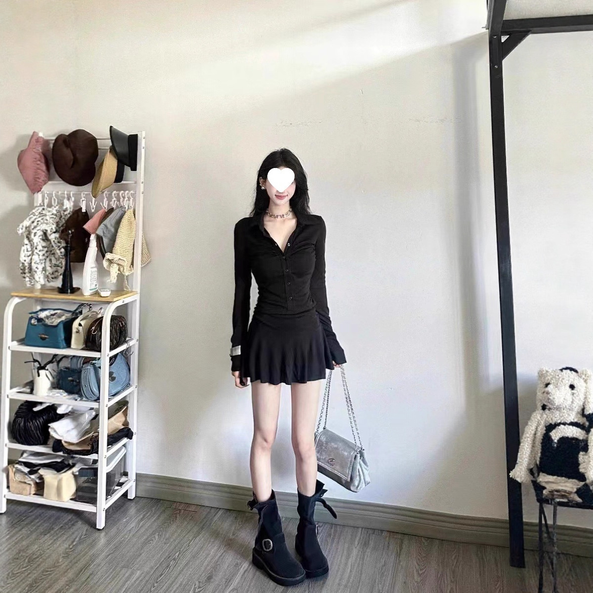 美式运动风黑色褶皱长袖连衣裙女秋季设计感单排扣收腰减龄短裙子