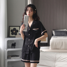 睡衣女款2025年新款夏季冰丝短袖短裤薄款透气性感网红风丝绸套装