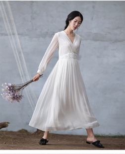 春款绣花珍珠连衣裙女装链接中长款长裙子V领旅游复古2026白色女