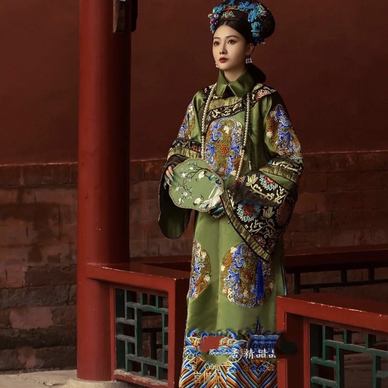 清朝旅拍服装格格故宫皇后宫廷民族特色吉服贵妃古装高级国风旗服