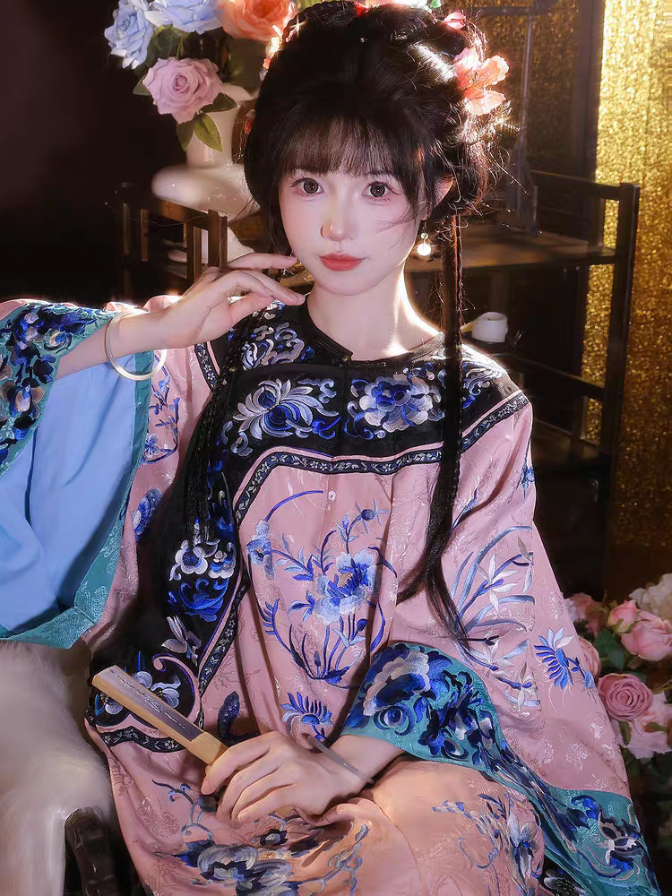 汉元素新款格格旗装清朝服装晚清汉服青花瓷印花上衣马面裙两件套