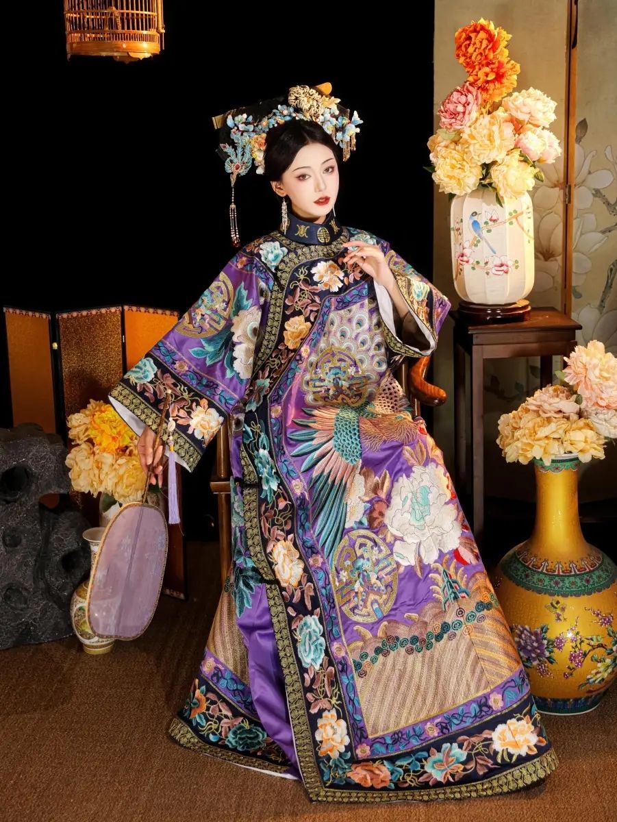 夏季款清朝吉服皇后故宮寫(xiě)真古董宮廷古裝氅衣清代服重工旗裝印花