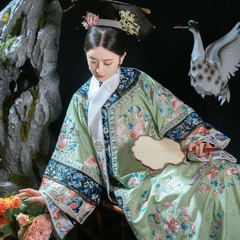 清代复古国风汉服重工刺绣清朝格格服宫廷风晚清贵妃氅衣连衣裙