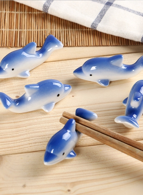 新款zakka日式 可爱蓝色海豚筷子架 创意陶瓷筷托 笔托 家居摆件
