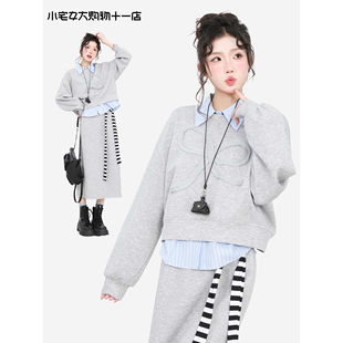 巨好看的早秋一整套灰色短款卫衣休闲半身裙运动2025超火穿搭套装