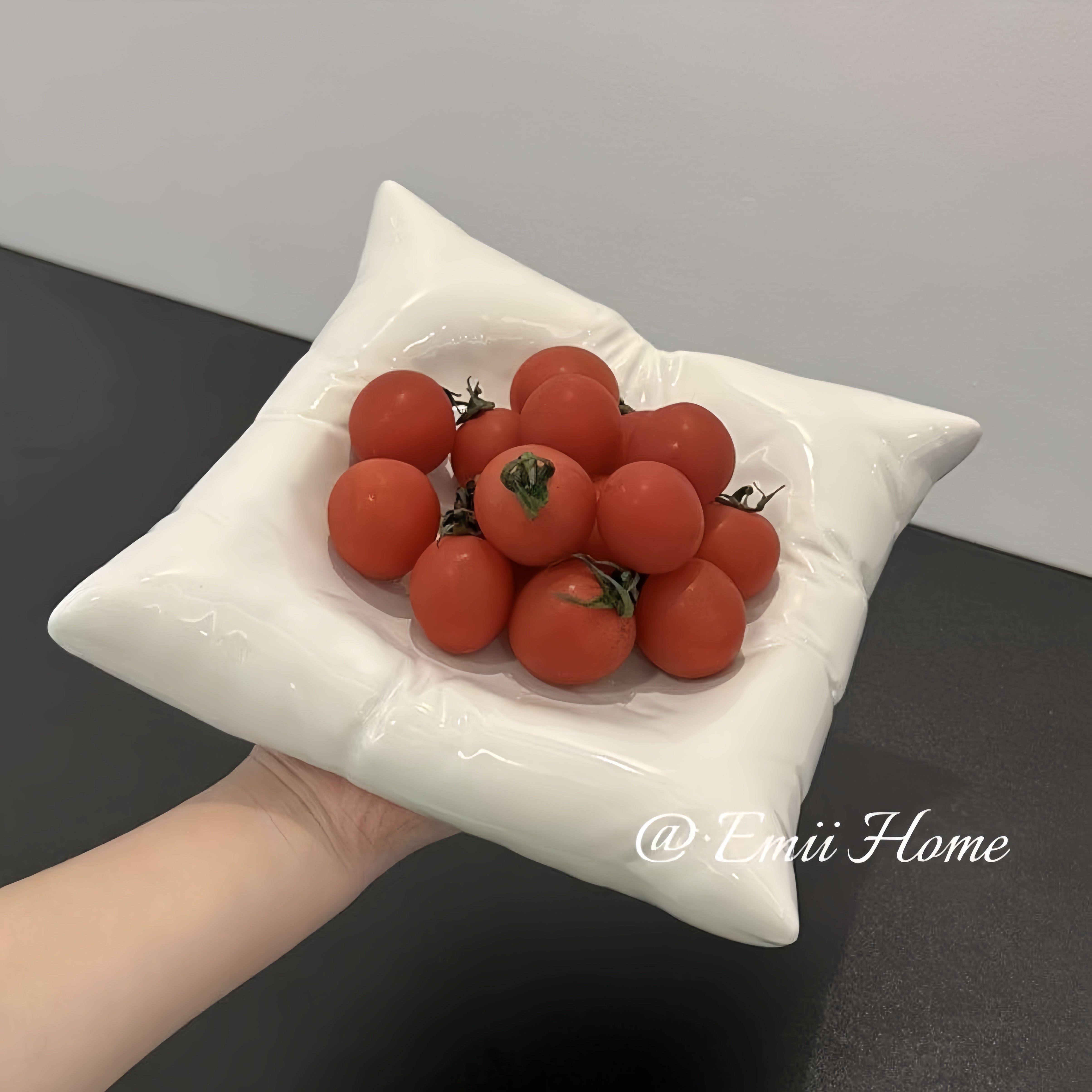 北欧风创意陶瓷漂亮枕头盘子早餐甜点盘家用高颜值沙拉盘餐具