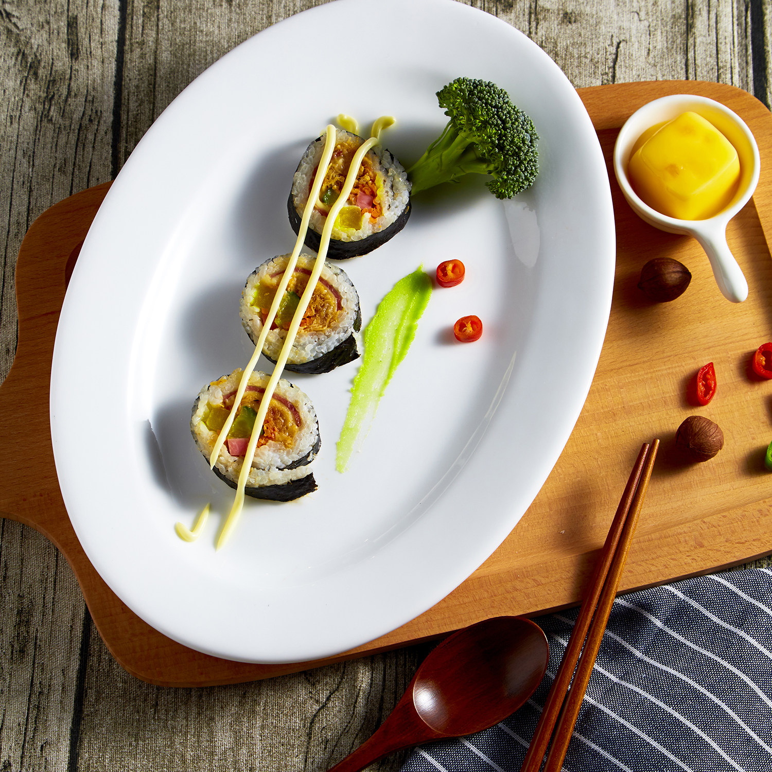 强化瓷大连鱼盘淄博陶瓷家用蒸鱼盘鱼形盘纯白盘微波炉专用煎鱼盘