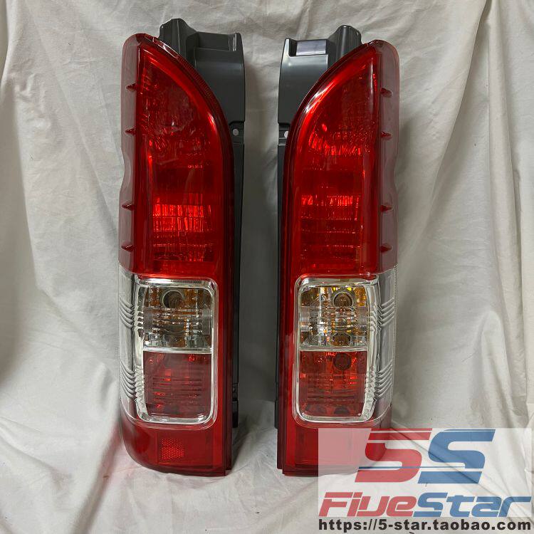 HIACE200后尾灯带线束灯胆