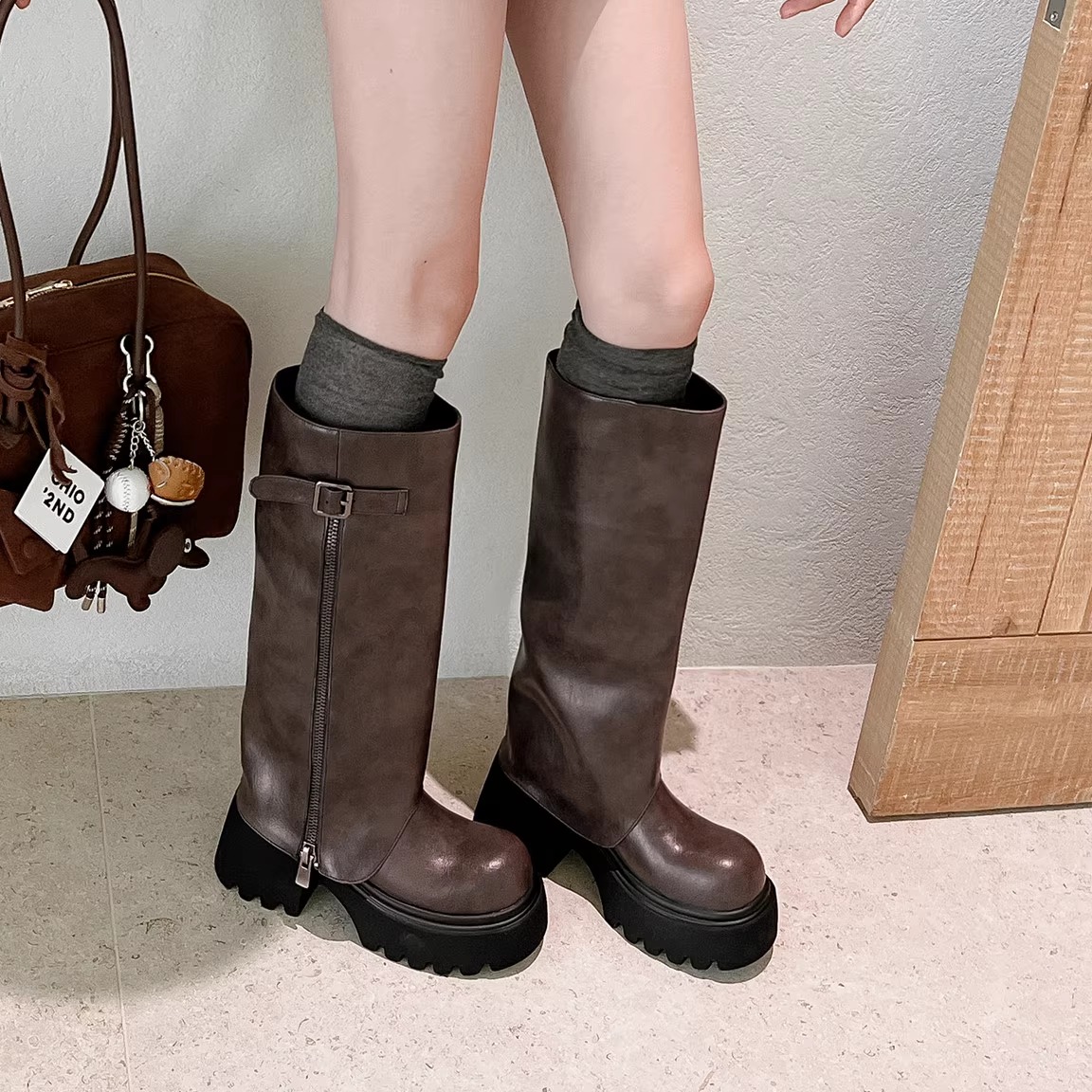 8.5cm厚底圆头增高长靴不过膝