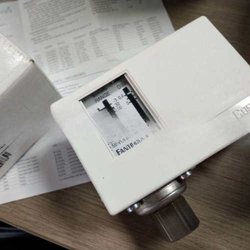 意大利原装进口  Fantini Cosmi 压力开关  B12CN