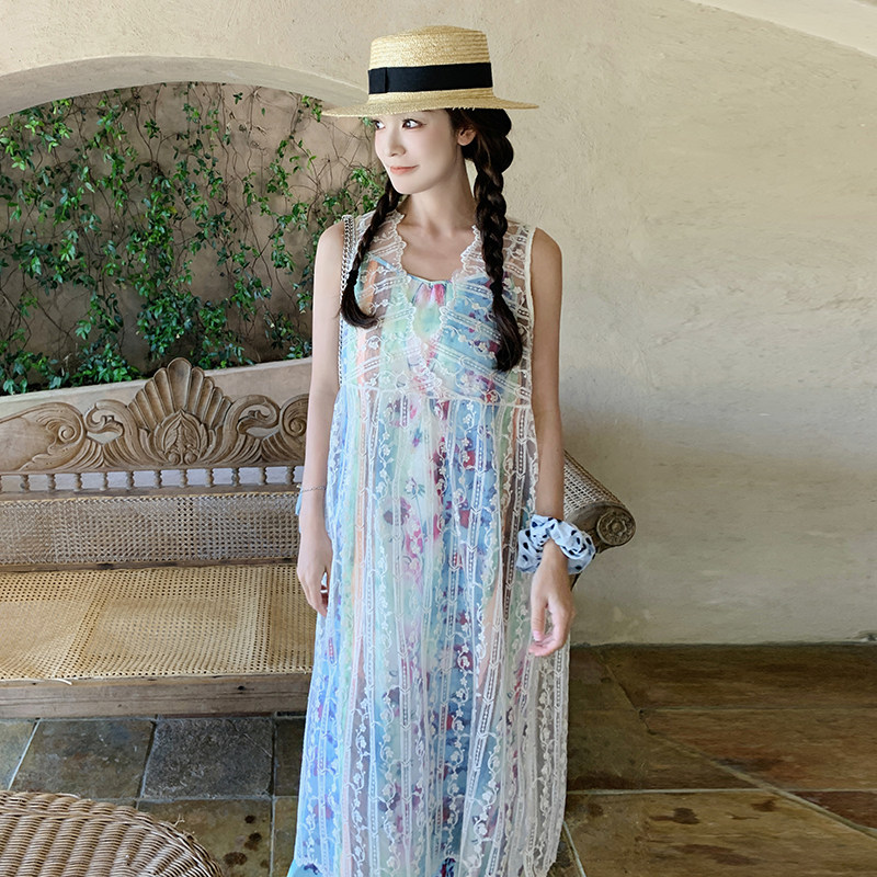 小众设计2025春夏超火多巴胺减龄蕾丝罩衫吊带连衣裙女千金度假裙，女装连衣裙，杭阁服饰