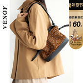 水桶包女斜挎2025新款 维洛芬 麂皮豹纹磨砂真牛皮福袋包单肩包