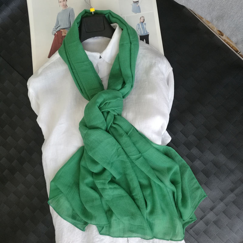 翠绿色小尺寸沙滩防晒棉麻围巾