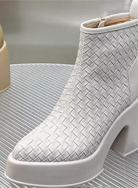 2026秋冬新款隐形内增高13厘米真皮编织防水台尖头短筒时装靴B537