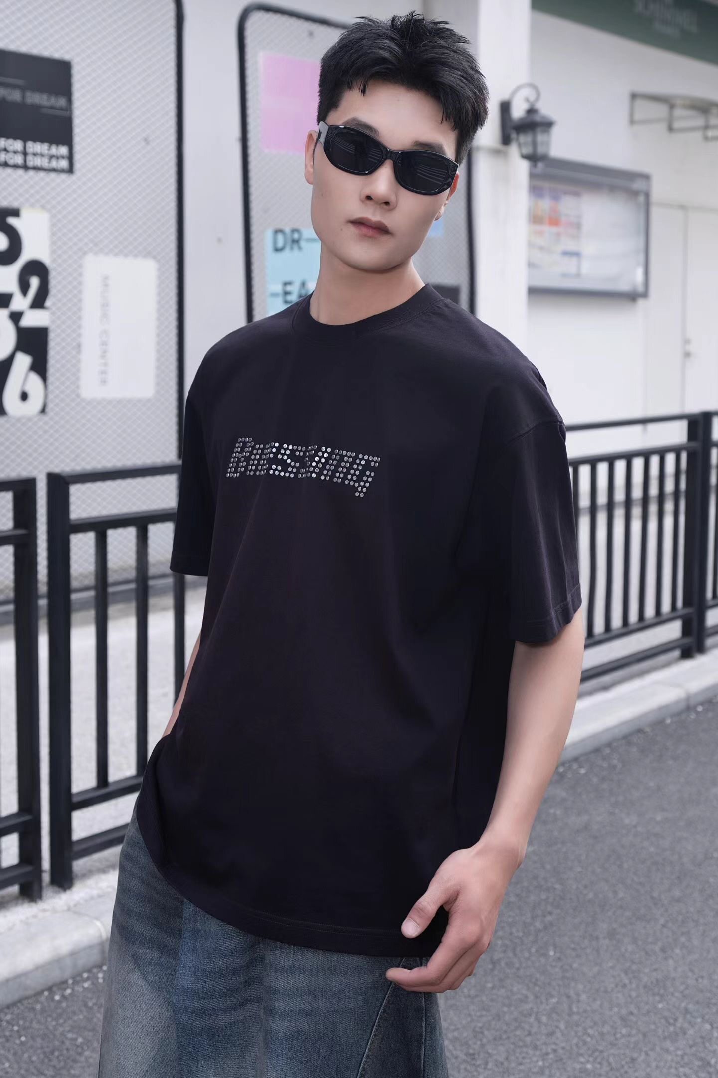 2026韩版精致烫钻字母印花圆领短袖T恤男夏季新款潮牌纯棉半袖潮