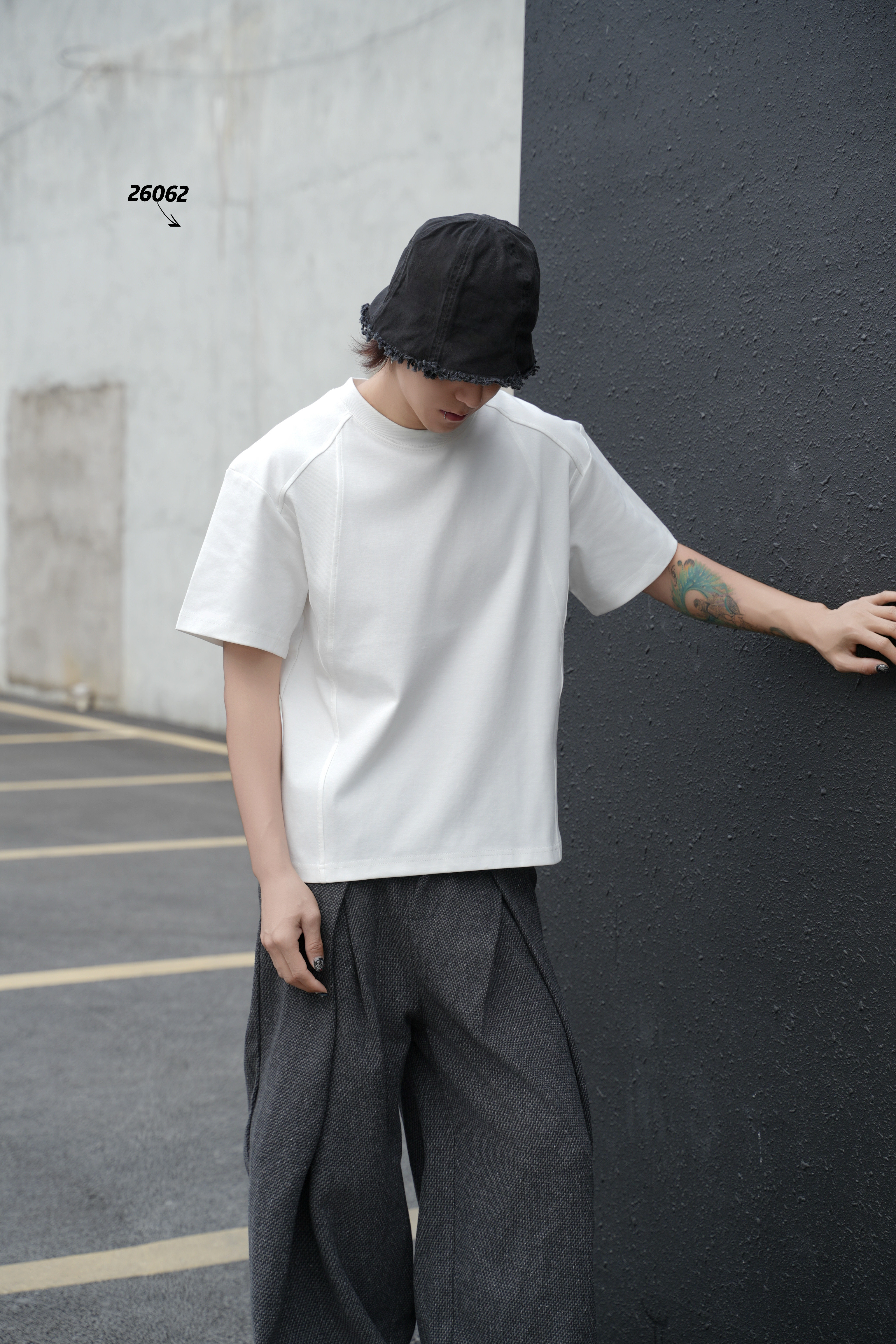 2026夏季新款韩版休闲宽松简约纯色结构学生帅气内搭半袖时尚T恤