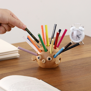 生气 河豚笔筒儿童收纳盒可爱创意礼品办公室桌面笔插实木质摆件