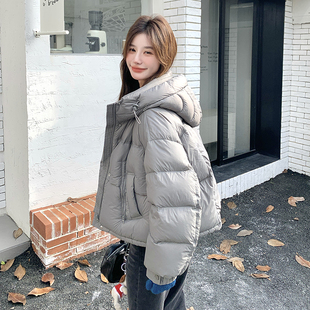 泡芙感灰色短款羽绒服女2025冬季新款百搭加厚保暖连帽面包服外套
