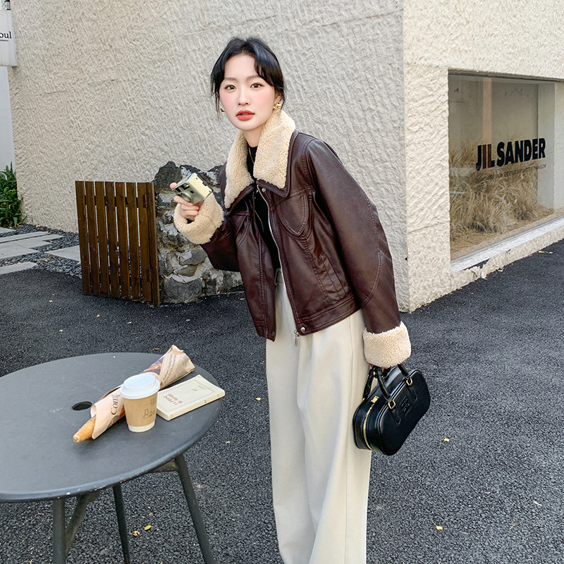 羊羔毛拼接皮衣外套女