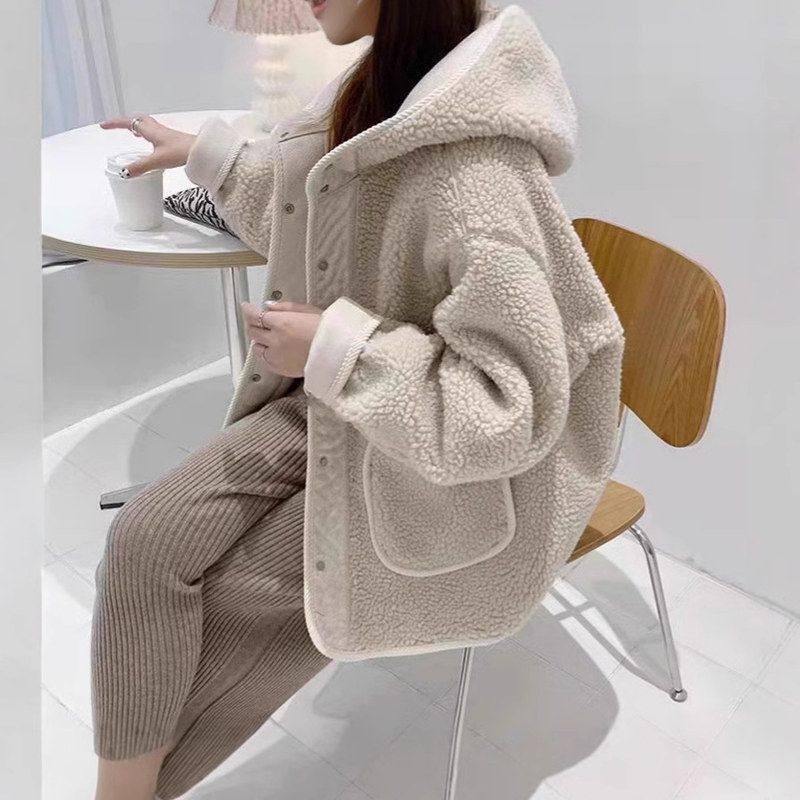 仿羊羔毛连帽外套女秋冬外套纽扣新款韩版小个子宽松显瘦百搭上衣