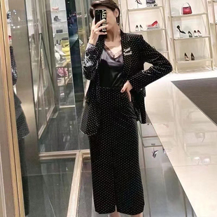 1400223哥秋季气质休闲百搭一粒扣波点丝绒西装短外套女