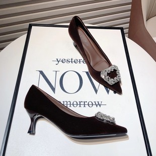 2025年新款仙女风水钻方扣绒面尖头细跟单鞋女中跟礼服鞋浅口百搭