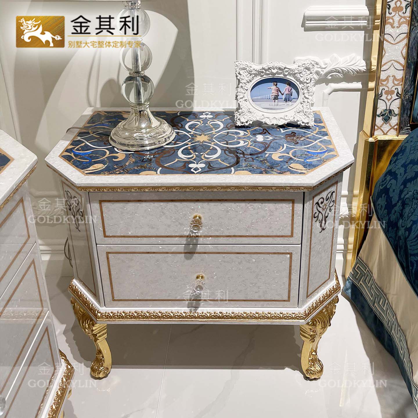 金其利家具意式奢华床头柜榉木雕刻欧式高档贝壳镶嵌卧室家具现货