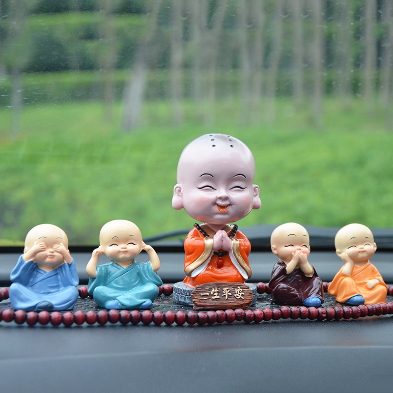 车上中控台可爱小和尚摇头公仔