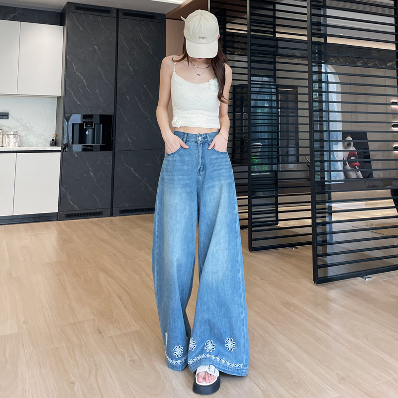 气质百搭镂空刺绣微喇叭牛仔裤女薄款设计感宽松高腰显瘦蓝色阔腿