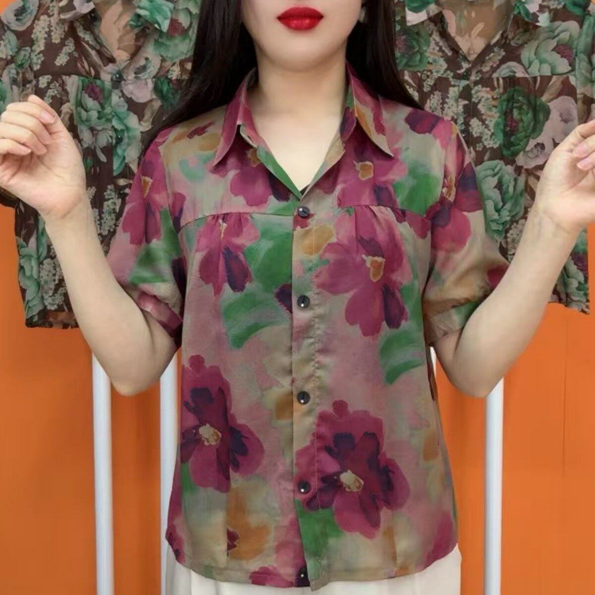 民族风花色翻领薄款妈妈小衫图片