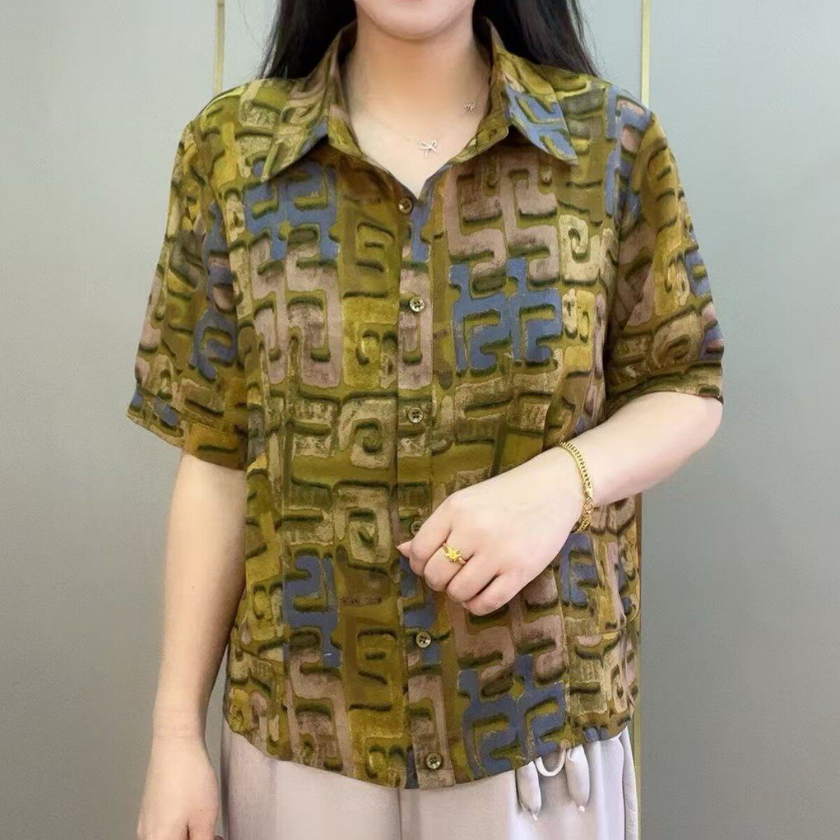 气质休闲大码显瘦妈妈衬衫图片