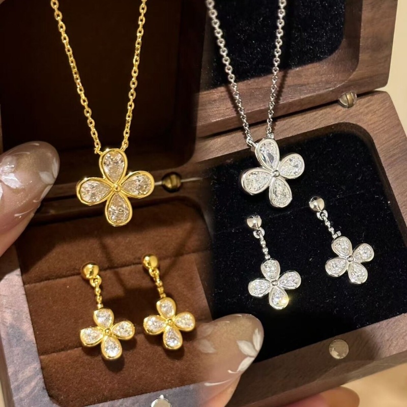 法式复古镶钻四叶草吊坠项链耳坠时尚轻奢中古风精致花朵首饰套装