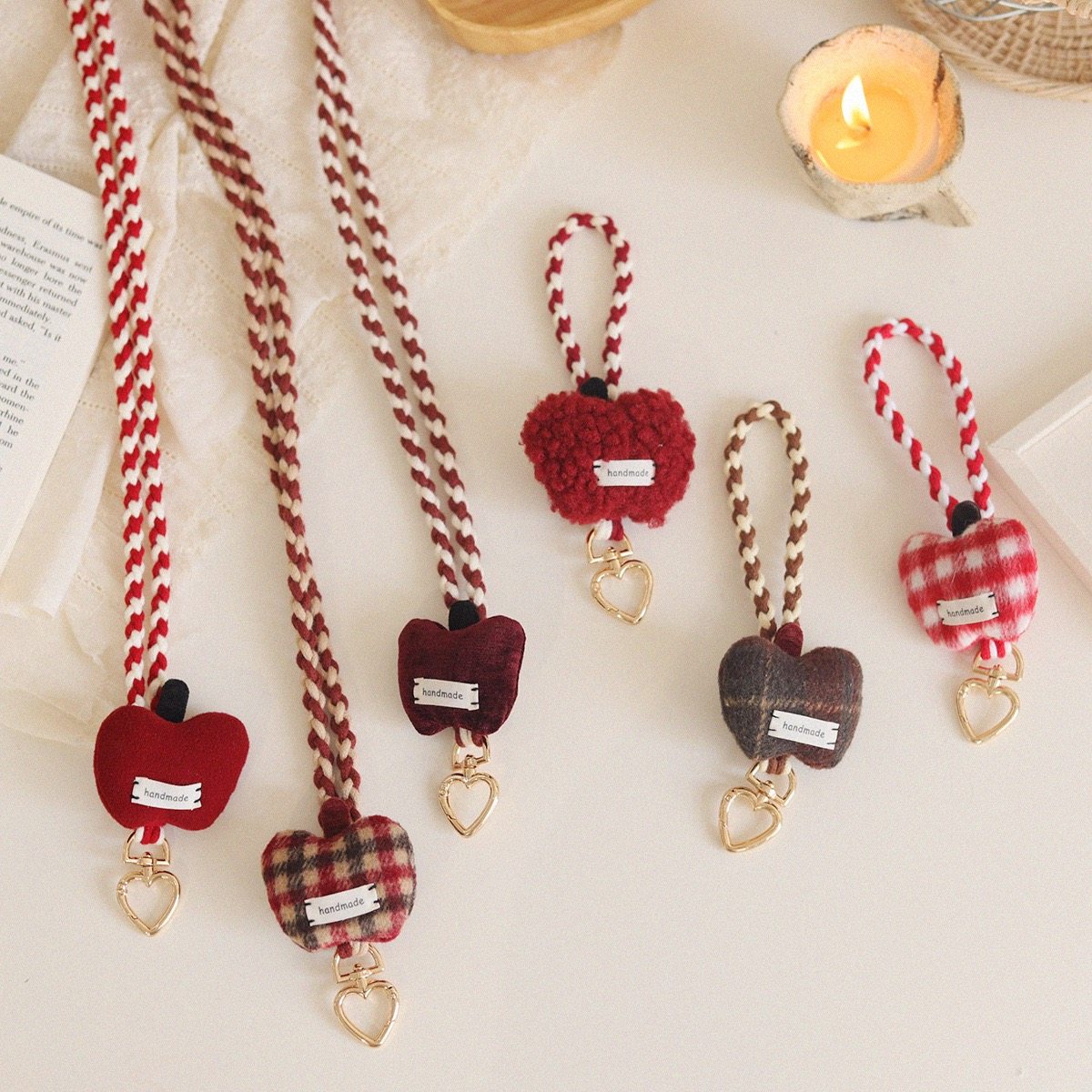 2026春节圣诞红色可爱苹果挂件甜美韩系毛绒平安果挂绳斜挎背带女