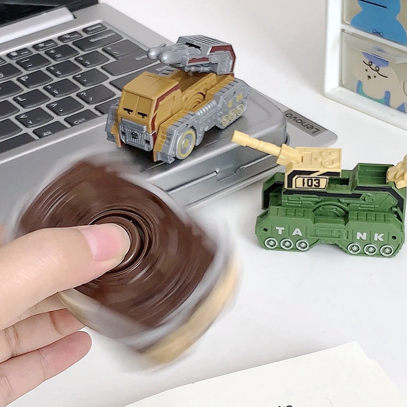 新款创意坦克造型趣味指尖陀螺手部运动解压玩具儿童成人减压神器