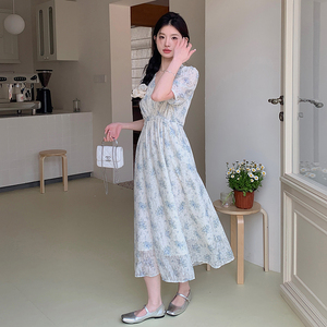 碎花法式茶歇裙小V领茶歇连衣裙辣妈甜美失序混搭风收腰长裙显瘦图片
