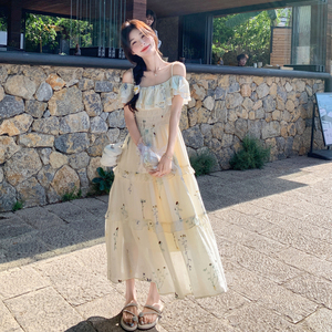 海边度假风一字肩吊带连衣裙女2025夏季新款甜美气质收腰碎花长裙图片
