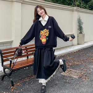 黑色假两件Polo领印花卫衣套装裙女2025秋松弛感减龄半身裙两件套图片