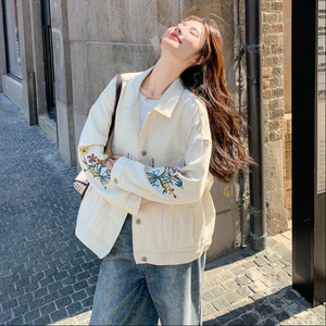 文艺风独特绣花白色短外套女2025春秋超火巨好看休闲减龄夹克上衣图片