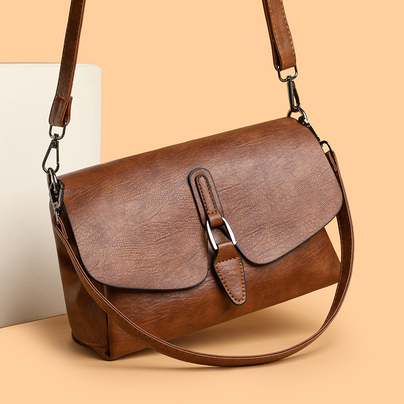 新款高级感PU皮斜挎包女士大容量复古简约百搭软皮单肩妈妈包耐磨