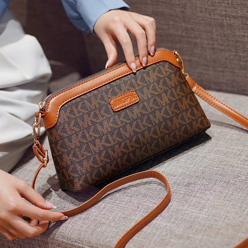 秋冬新款单肩斜挎印花女包