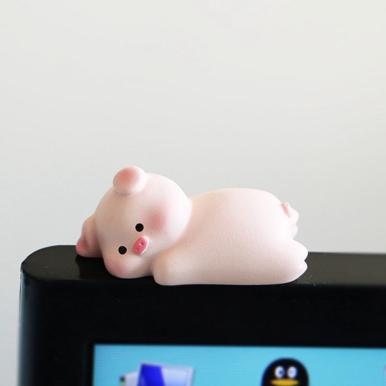 汽车中控屏幕车载趴趴摆件公仔车内饰品后视镜电脑显示器边缘装饰